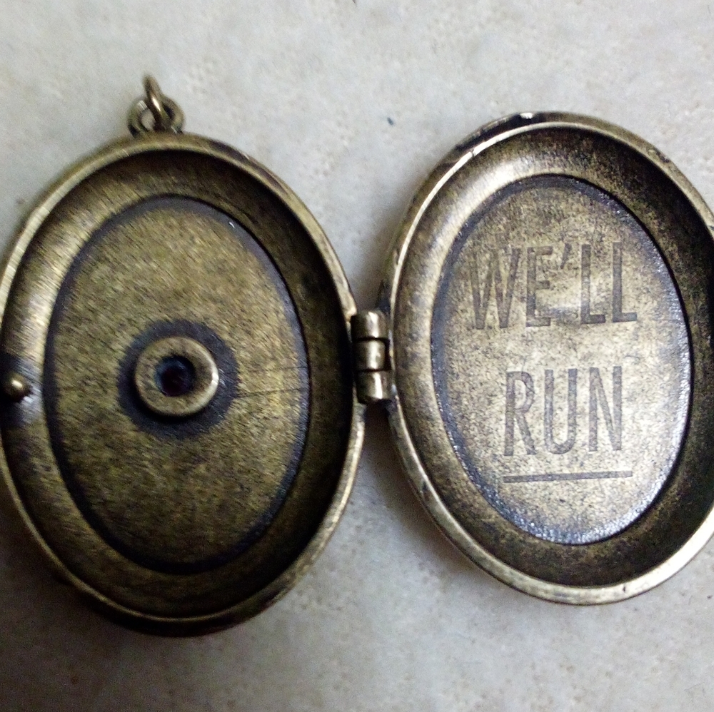 Locket - Picture 2 of 3